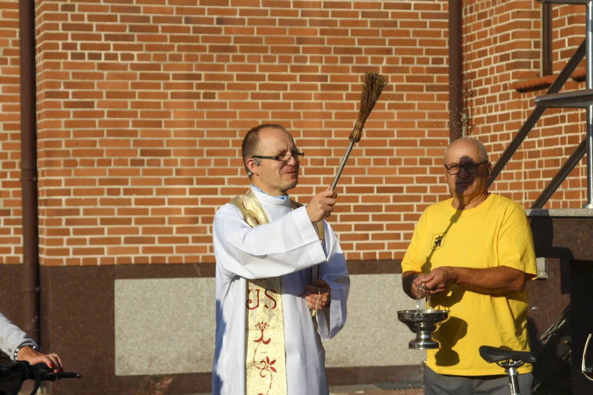 Parafianie wyruszyli w rowerową pielgrzymkę do Łomży (zdjęcia)