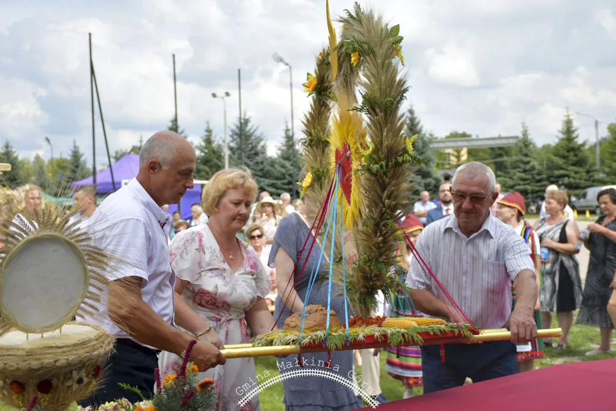 W Małkini Górnej mieszkańcy podziękowali za tegoroczne plony (zdjęcia)