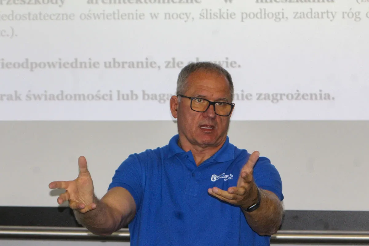 Od Siedzenia do wstawania: porady ruchowe dla seniorów od Mistrza Kubackiego (zdjęcia, wideo) 