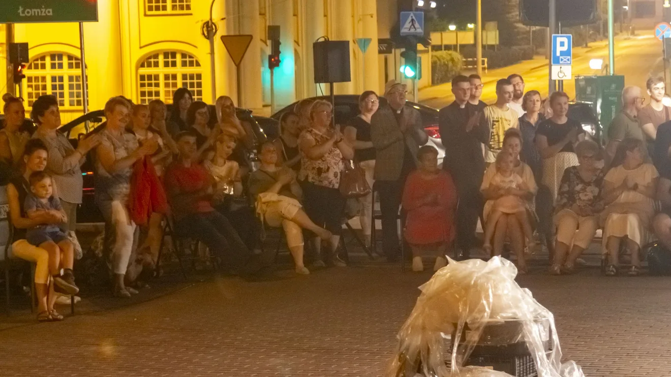 Ciekawa historia, piękne widoki i świetna zabawa podczas występu Teatru Bazar (zdjęcia)