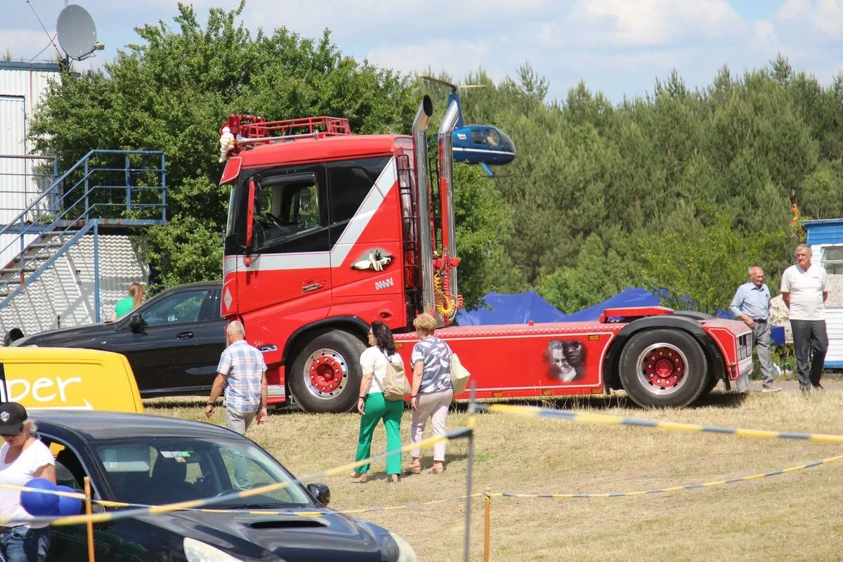 Rozkosz dla zmysłów! Lotnictwo, motoryzacja, drift i atrakcje dla dzieci na Dniu Dziecka w Grądach! (zdjęcia)