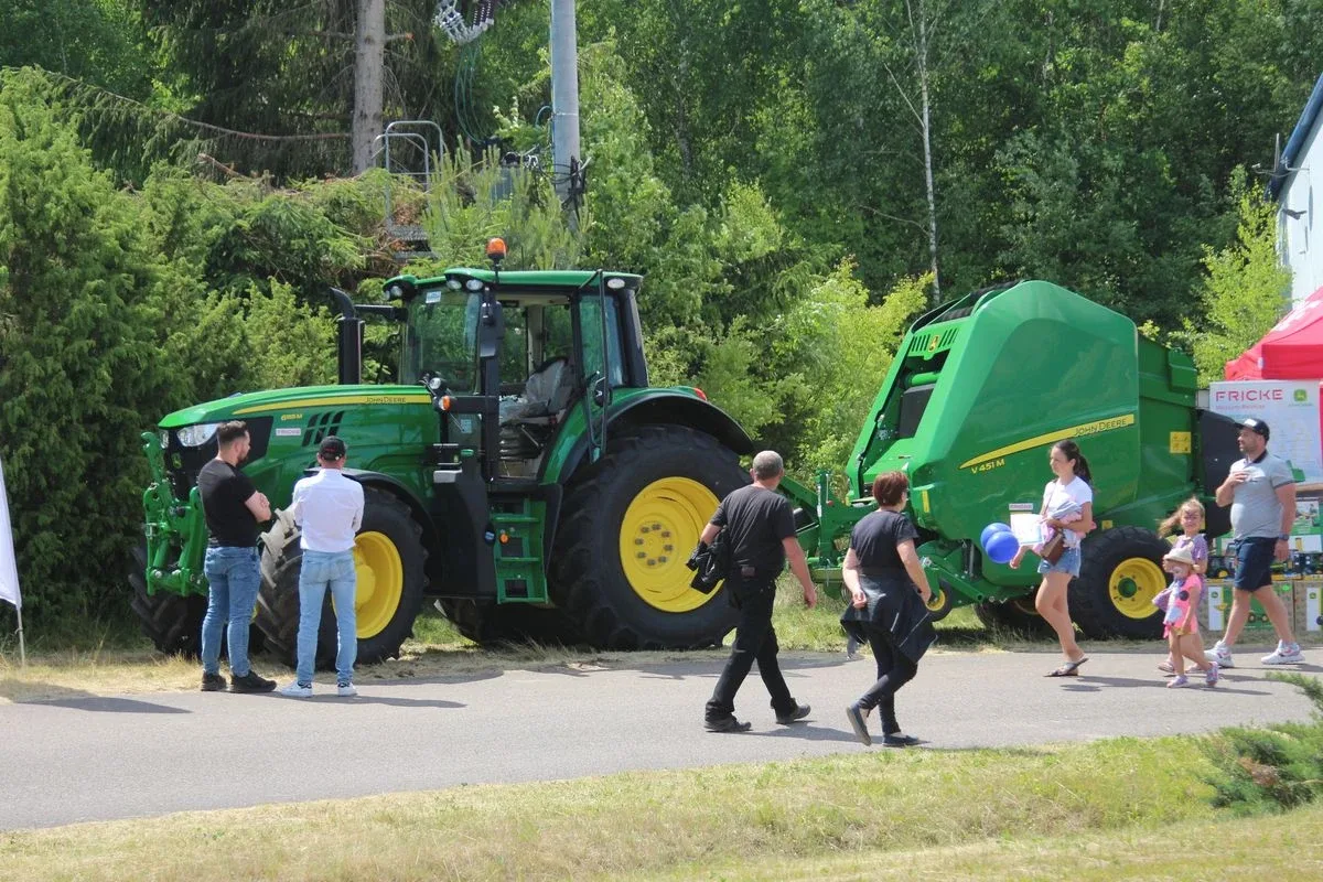 Rozkosz dla zmysłów! Lotnictwo, motoryzacja, drift i atrakcje dla dzieci na Dniu Dziecka w Grądach! (zdjęcia)