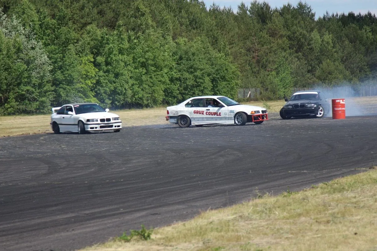 Rozkosz dla zmysłów! Lotnictwo, motoryzacja, drift i atrakcje dla dzieci na Dniu Dziecka w Grądach! (zdjęcia)