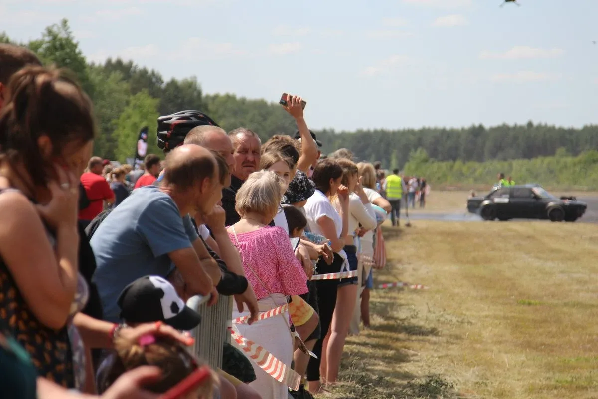Rozkosz dla zmysłów! Lotnictwo, motoryzacja, drift i atrakcje dla dzieci na Dniu Dziecka w Grądach! (zdjęcia)
