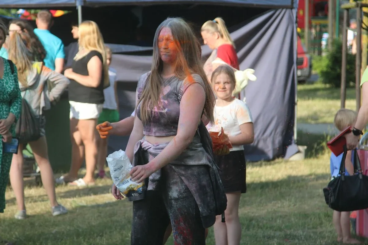 Tęcza na ziemi. Unikalne doświadczenie Święta Kolorów w naszym mieście! (zdjęcia)