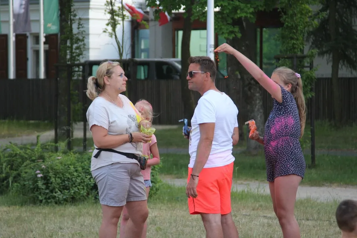 Tęcza na ziemi. Unikalne doświadczenie Święta Kolorów w naszym mieście! (zdjęcia)