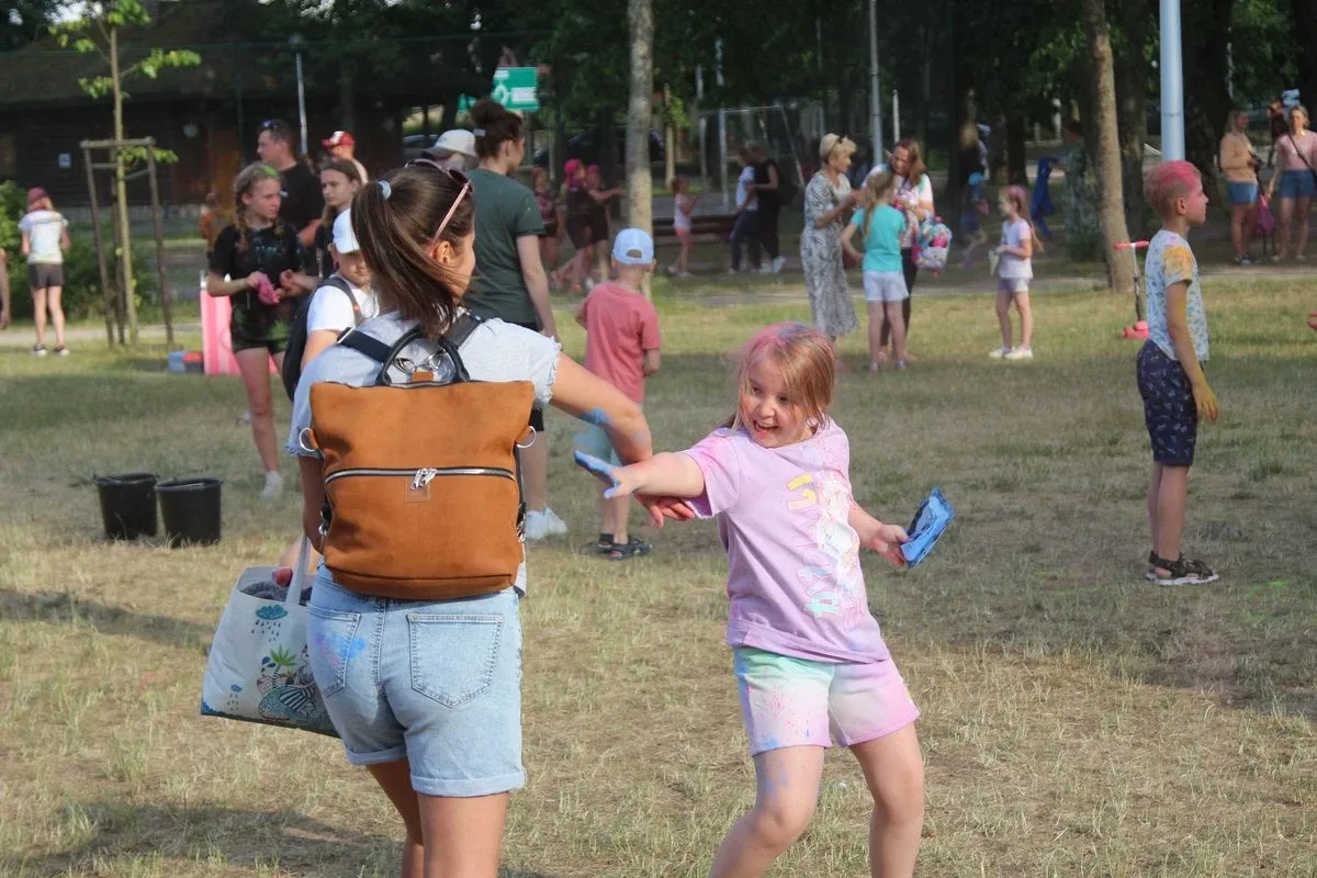 Tęcza na ziemi. Unikalne doświadczenie Święta Kolorów w naszym mieście! (zdjęcia)