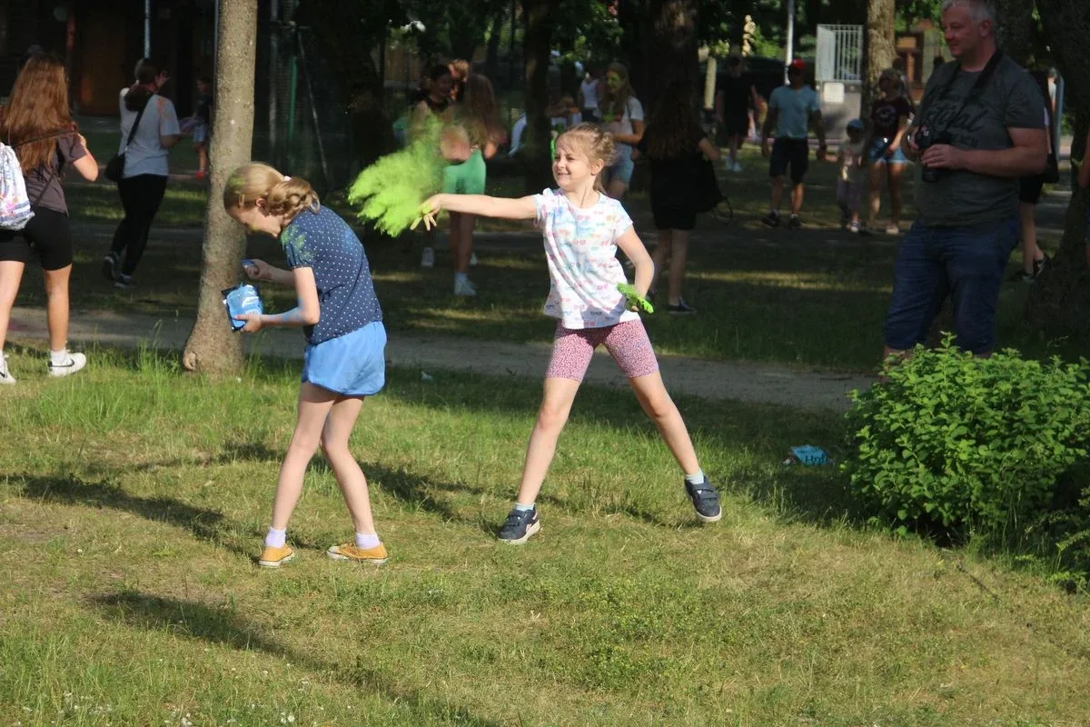 Tęcza na ziemi. Unikalne doświadczenie Święta Kolorów w naszym mieście! (zdjęcia)