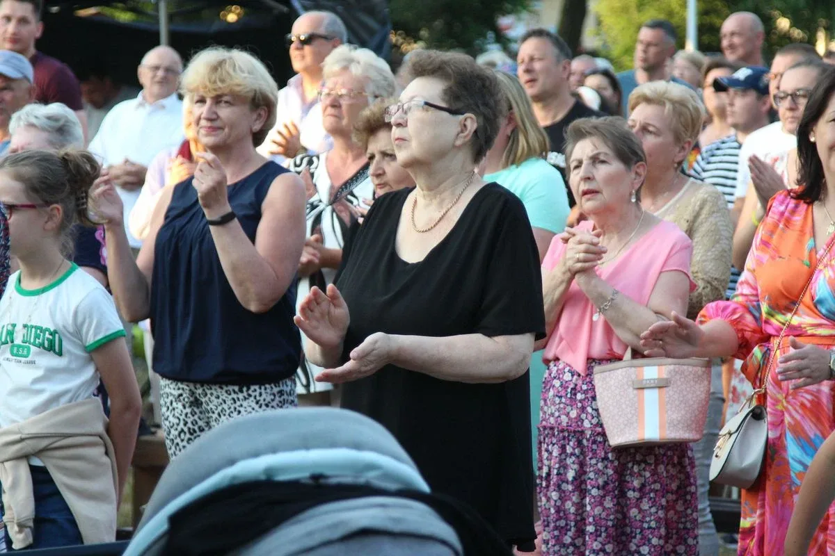 Koncert Uwielbienia - Zespół WierzTylko rozbudził duchową energię (zdjęcia, wideo)