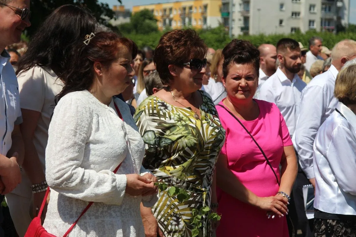 Wspólnota wiary na ulicach - Boże Ciało z parafią pw. Wniebowzięcia NMP w Ostrowi Mazowieckiej (zdjęcia)