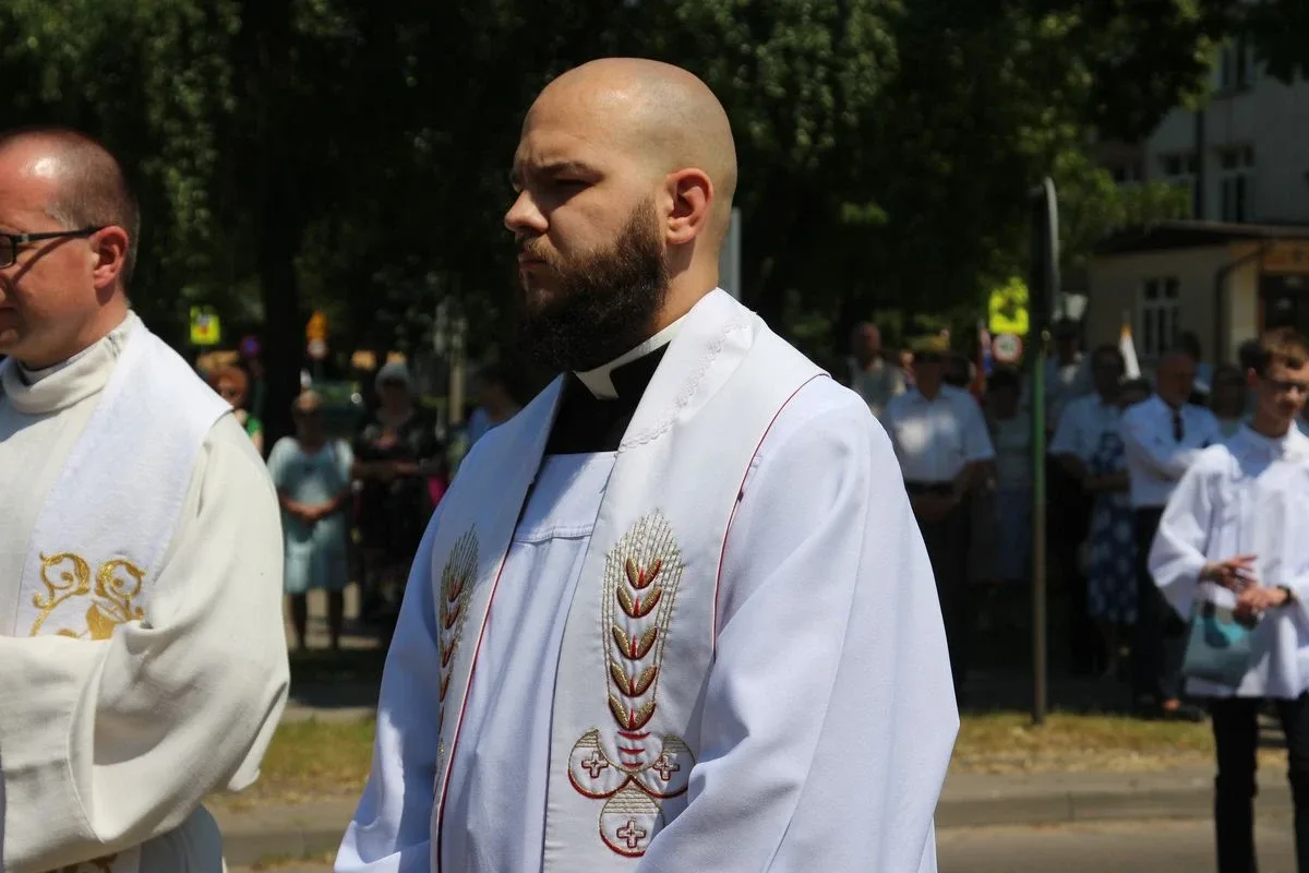 Wspólnota wiary na ulicach - Boże Ciało z parafią pw. Wniebowzięcia NMP w Ostrowi Mazowieckiej (zdjęcia)