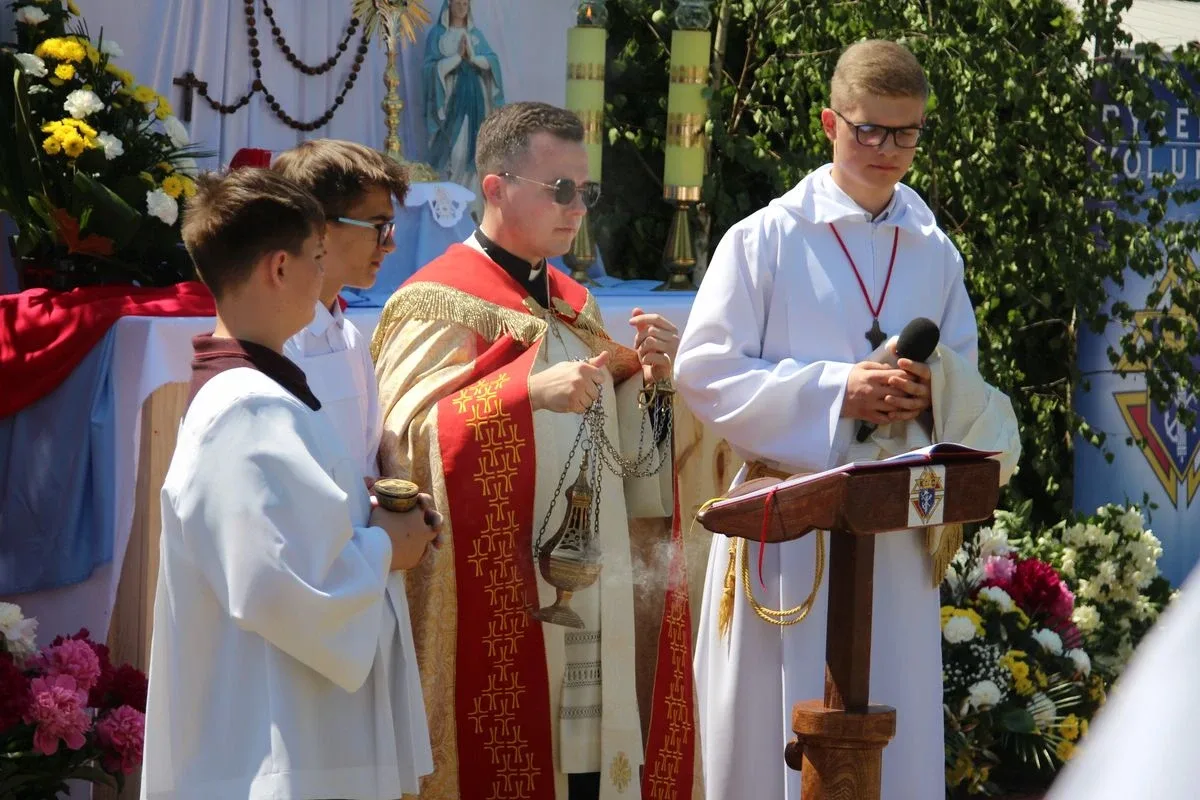 Wspólnota wiary na ulicach - Boże Ciało z parafią pw. Wniebowzięcia NMP w Ostrowi Mazowieckiej (zdjęcia)