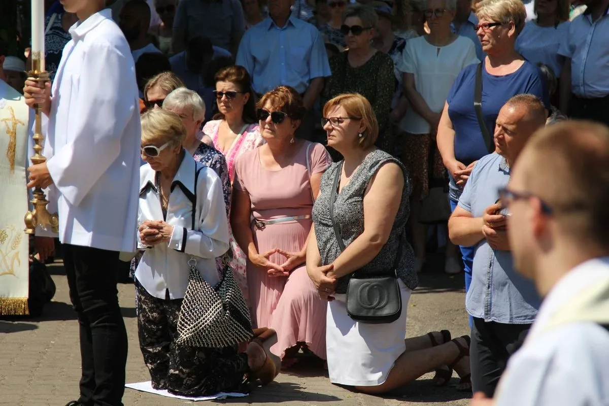 Wspólnota wiary na ulicach - Boże Ciało z parafią pw. Wniebowzięcia NMP w Ostrowi Mazowieckiej (zdjęcia)
