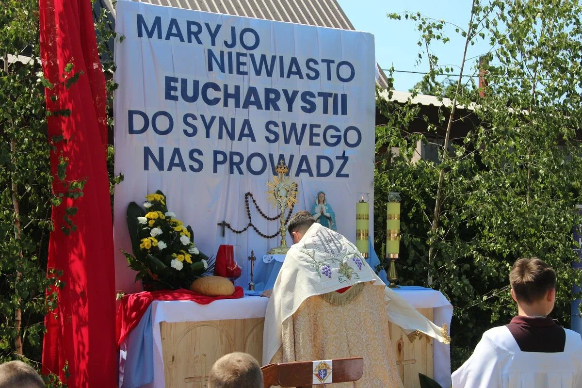 Wspólnota wiary na ulicach - Boże Ciało z parafią pw. Wniebowzięcia NMP w Ostrowi Mazowieckiej (zdjęcia)