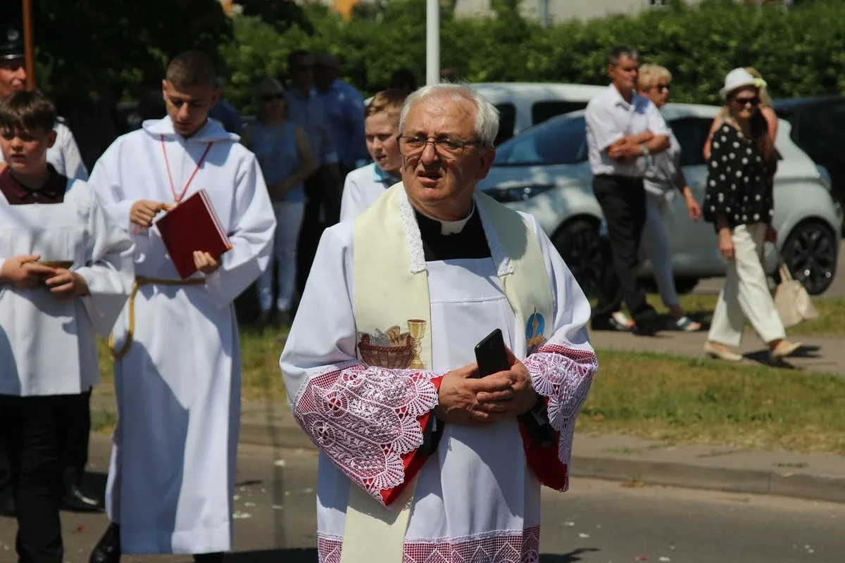 Wspólnota wiary na ulicach - Boże Ciało z parafią pw. Wniebowzięcia NMP w Ostrowi Mazowieckiej (zdjęcia)