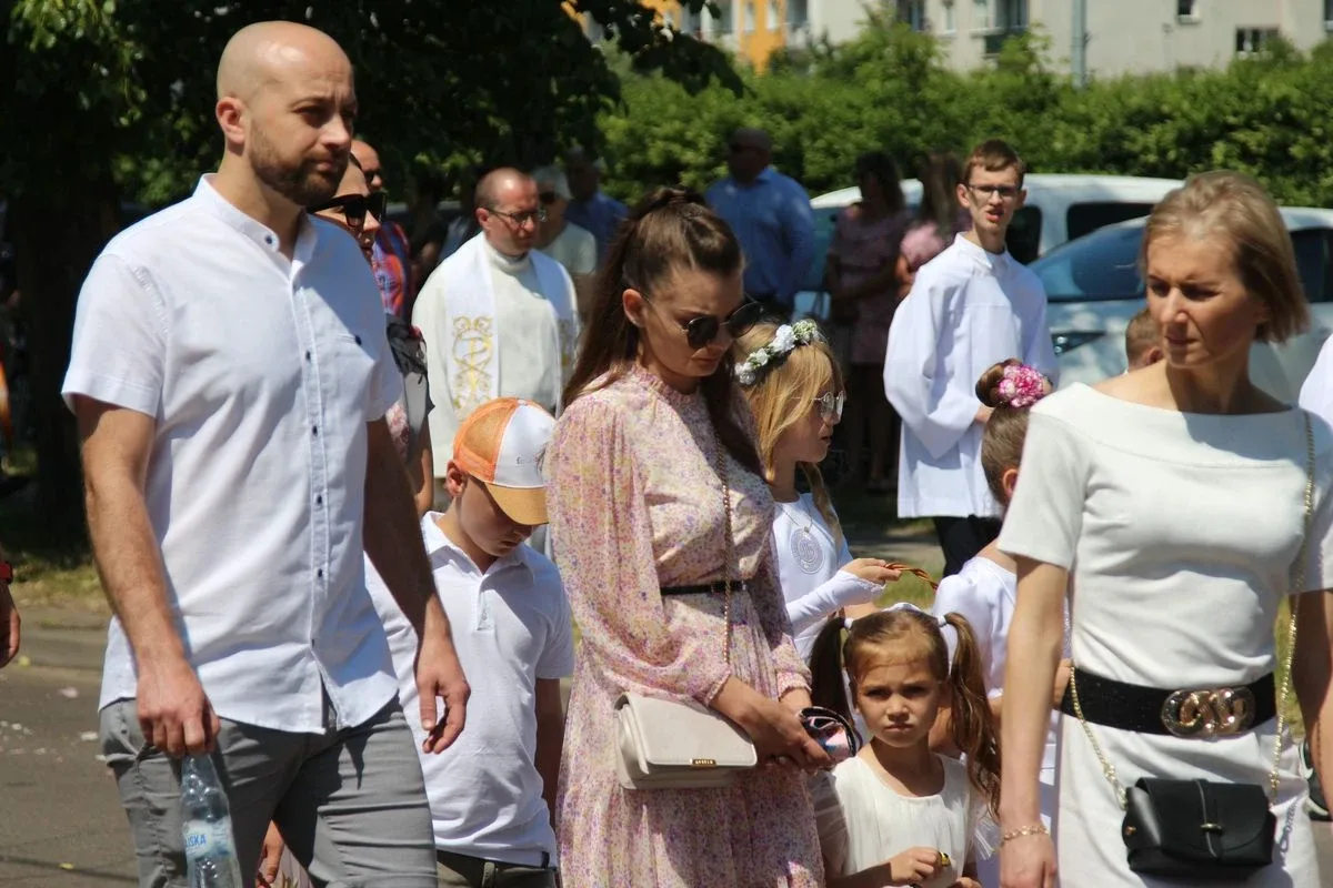 Wspólnota wiary na ulicach - Boże Ciało z parafią pw. Wniebowzięcia NMP w Ostrowi Mazowieckiej (zdjęcia)