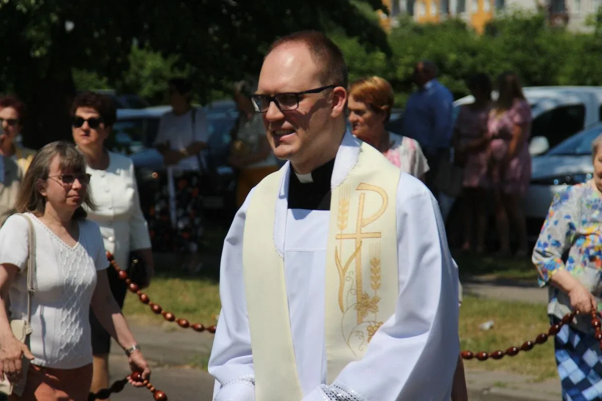 Wspólnota wiary na ulicach - Boże Ciało z parafią pw. Wniebowzięcia NMP w Ostrowi Mazowieckiej (zdjęcia)