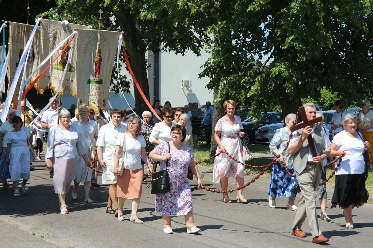 Wspólnota wiary na ulicach - Boże Ciało z parafią pw. Wniebowzięcia NMP w Ostrowi Mazowieckiej (zdjęcia)
