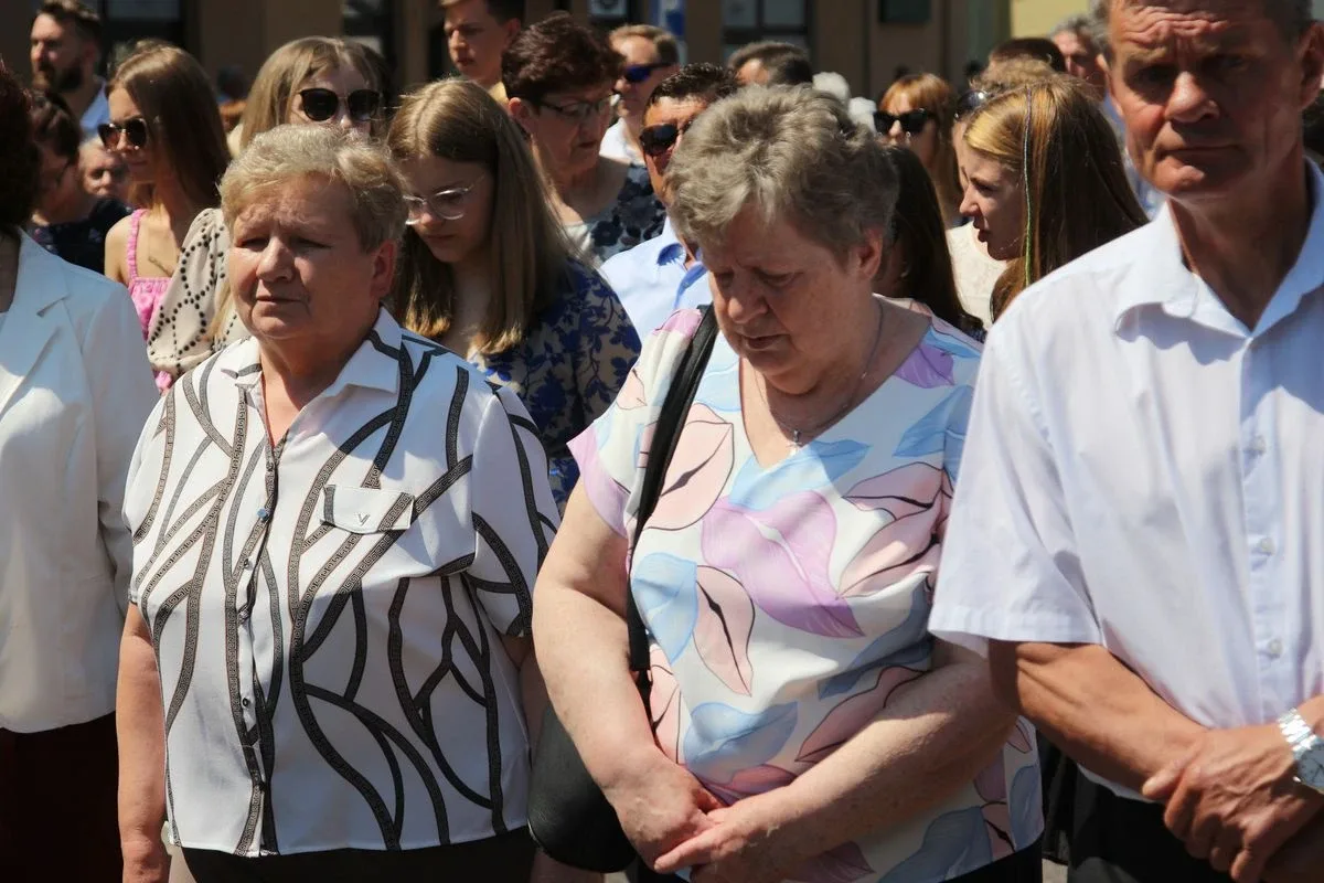 Wspólnota wiary na ulicach - Boże Ciało z parafią pw. Wniebowzięcia NMP w Ostrowi Mazowieckiej (zdjęcia)