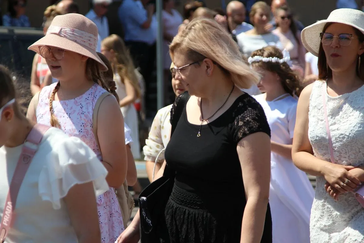 Wspólnota wiary na ulicach - Boże Ciało z parafią pw. Wniebowzięcia NMP w Ostrowi Mazowieckiej (zdjęcia)