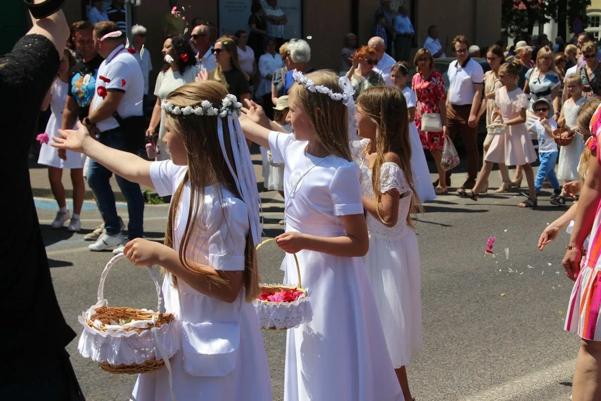 Wspólnota wiary na ulicach - Boże Ciało z parafią pw. Wniebowzięcia NMP w Ostrowi Mazowieckiej (zdjęcia)