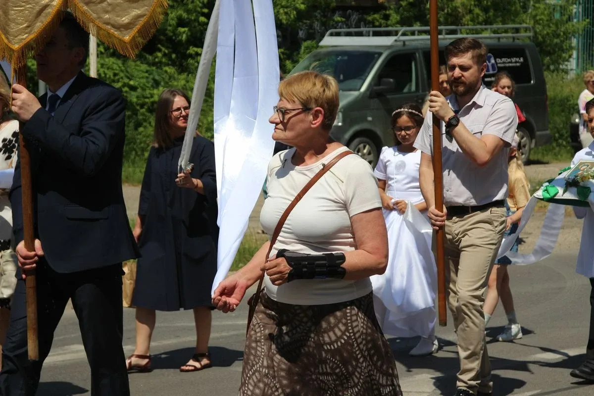 Wspólnota wiary na ulicach - Boże Ciało z parafią pw. Wniebowzięcia NMP w Ostrowi Mazowieckiej (zdjęcia)