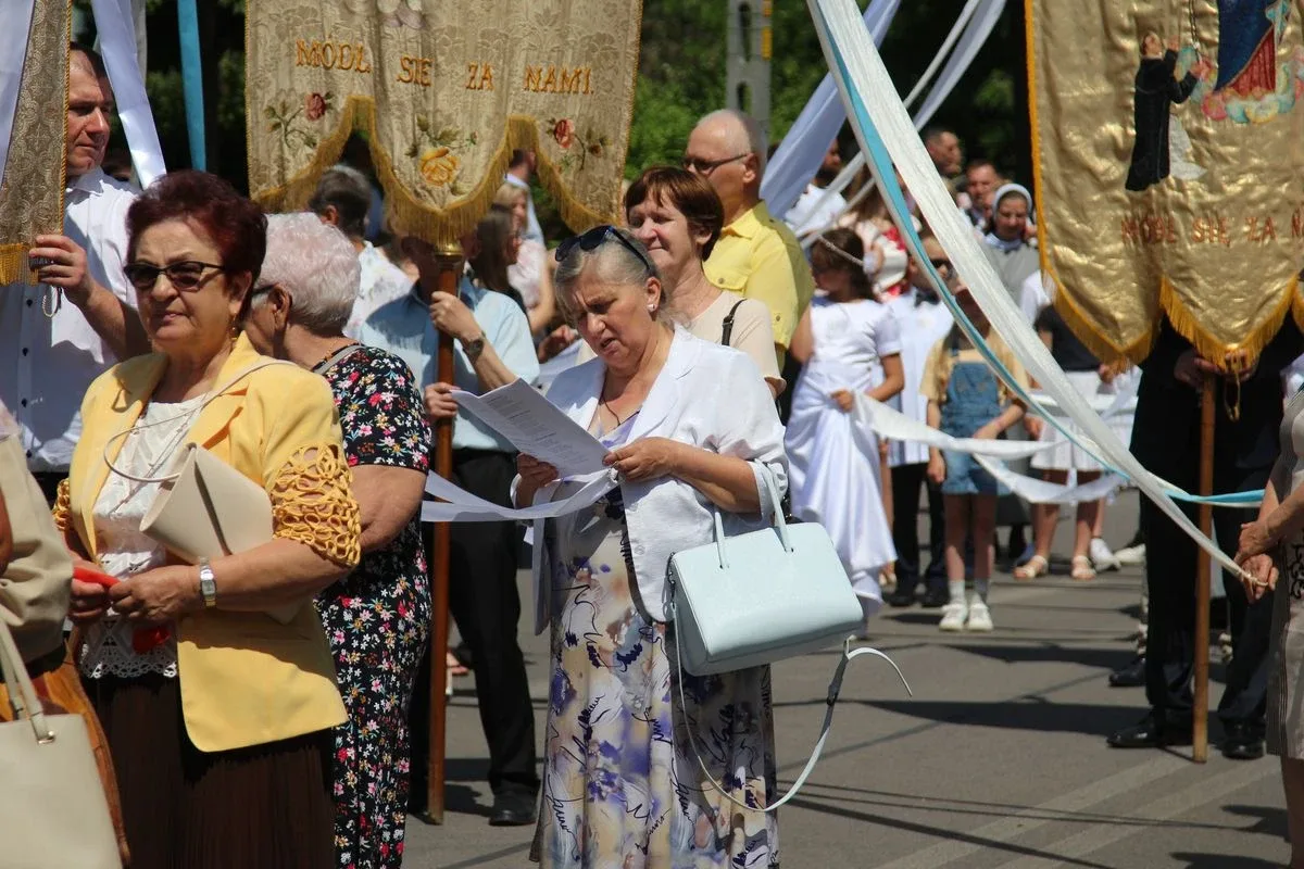 Wspólnota wiary na ulicach - Boże Ciało z parafią pw. Wniebowzięcia NMP w Ostrowi Mazowieckiej (zdjęcia)
