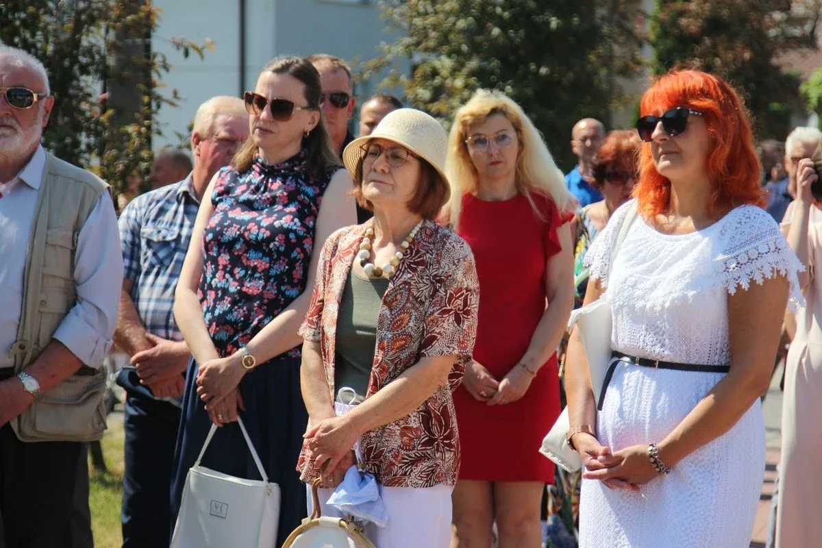 Z parafią pw. Opatrzności Bożej przez ulice Ostrowi Mazowieckiej. Uroczysta procesja Bożego Ciała (zdjęcia)