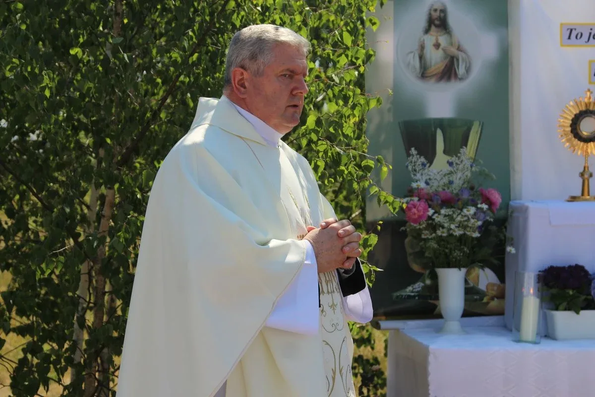 Z parafią pw. Opatrzności Bożej przez ulice Ostrowi Mazowieckiej. Uroczysta procesja Bożego Ciała (zdjęcia)