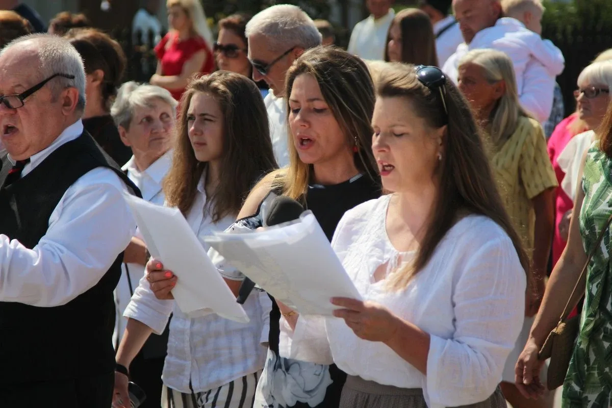 Z parafią pw. Opatrzności Bożej przez ulice Ostrowi Mazowieckiej. Uroczysta procesja Bożego Ciała (zdjęcia)