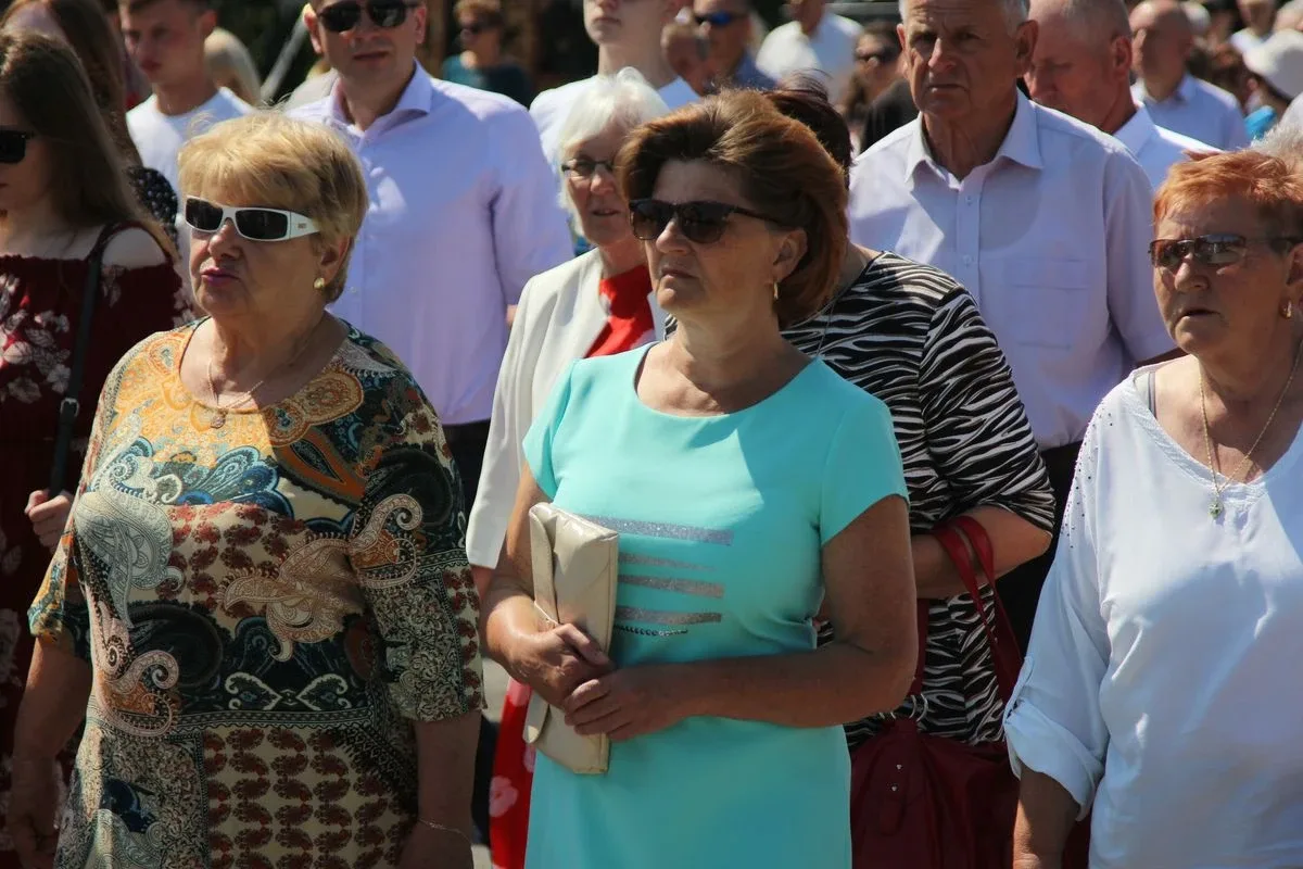 Z parafią pw. Opatrzności Bożej przez ulice Ostrowi Mazowieckiej. Uroczysta procesja Bożego Ciała (zdjęcia)