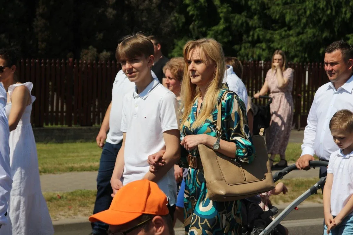 Z parafią pw. Opatrzności Bożej przez ulice Ostrowi Mazowieckiej. Uroczysta procesja Bożego Ciała (zdjęcia)