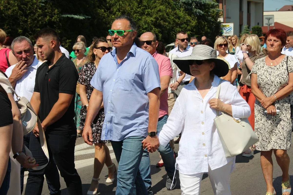 Z parafią pw. Opatrzności Bożej przez ulice Ostrowi Mazowieckiej. Uroczysta procesja Bożego Ciała (zdjęcia)