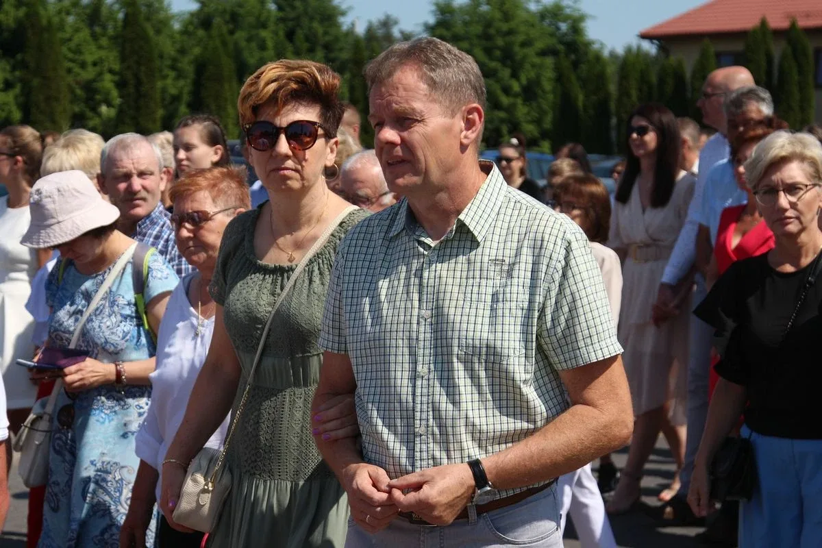 Z parafią pw. Opatrzności Bożej przez ulice Ostrowi Mazowieckiej. Uroczysta procesja Bożego Ciała (zdjęcia)