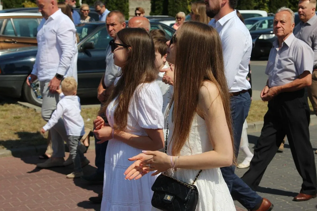 Z parafią pw. Opatrzności Bożej przez ulice Ostrowi Mazowieckiej. Uroczysta procesja Bożego Ciała (zdjęcia)