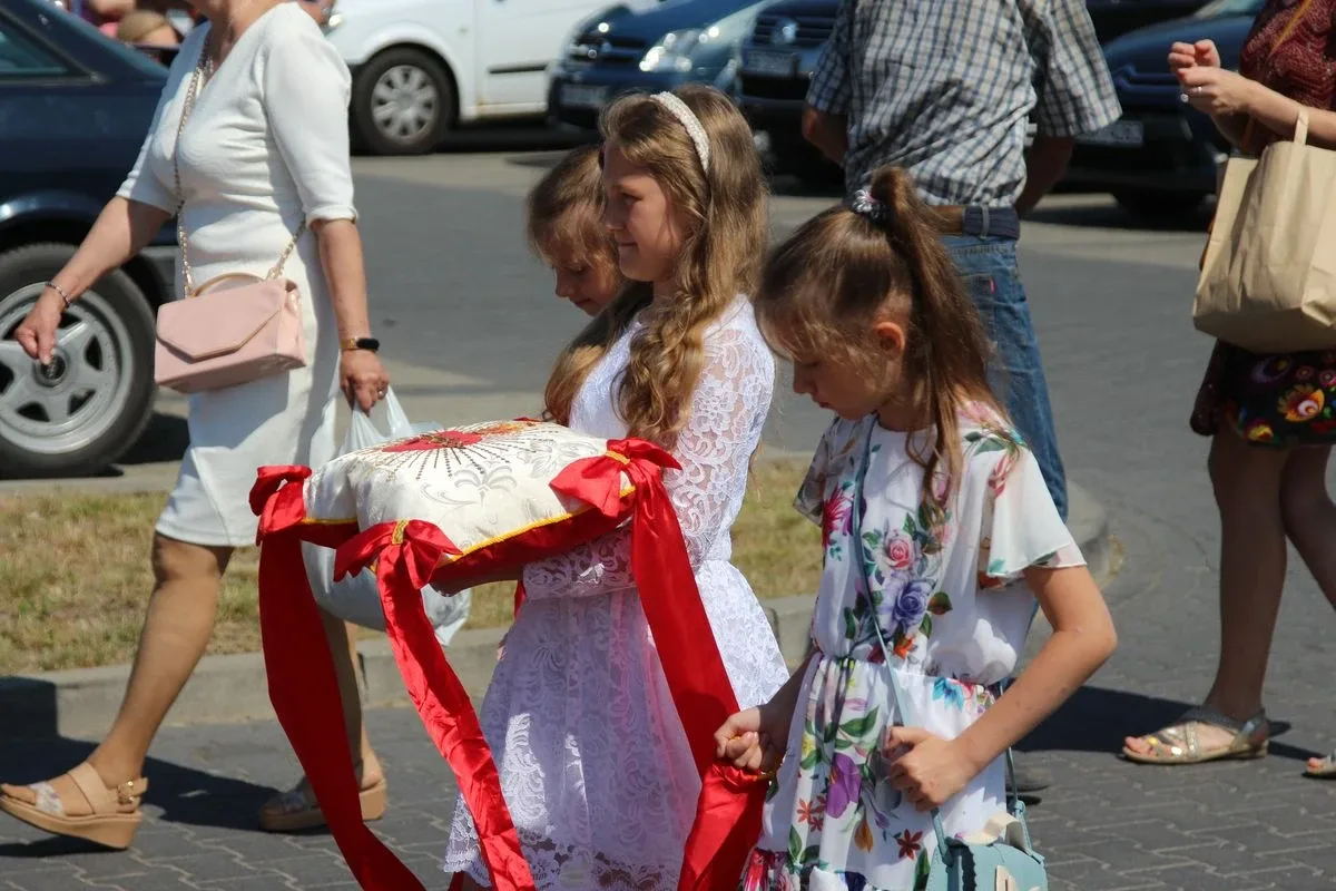 Z parafią pw. Opatrzności Bożej przez ulice Ostrowi Mazowieckiej. Uroczysta procesja Bożego Ciała (zdjęcia)