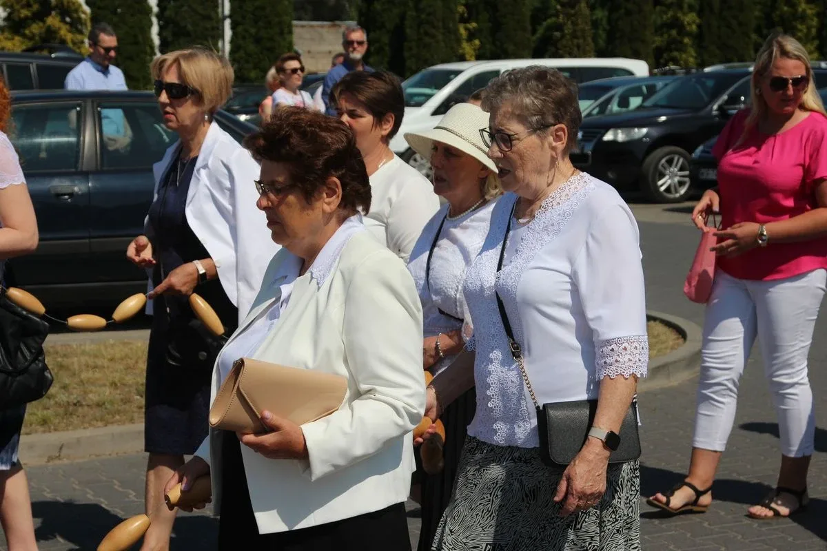 Z parafią pw. Opatrzności Bożej przez ulice Ostrowi Mazowieckiej. Uroczysta procesja Bożego Ciała (zdjęcia)