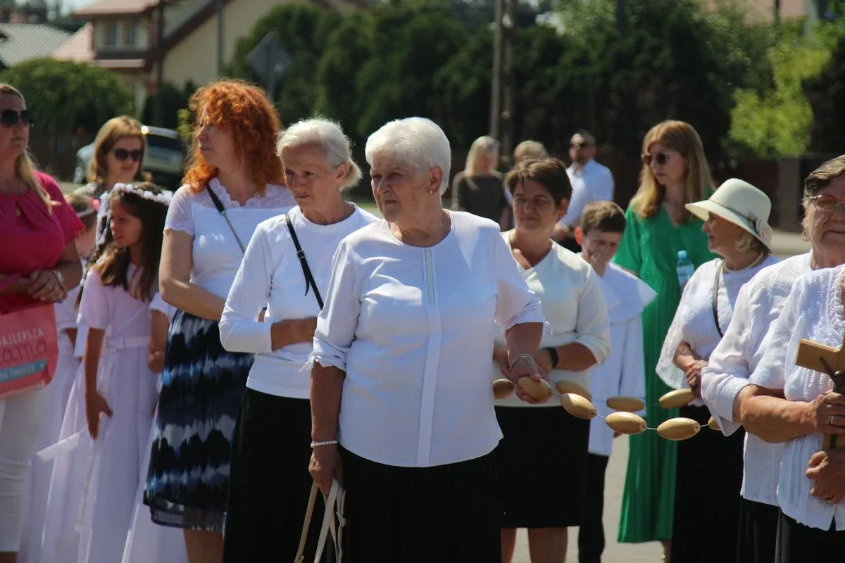 Z parafią pw. Opatrzności Bożej przez ulice Ostrowi Mazowieckiej. Uroczysta procesja Bożego Ciała (zdjęcia)