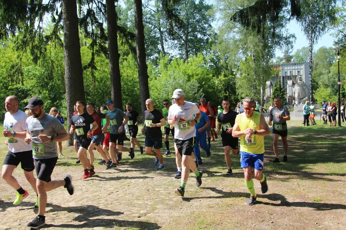 6. Bieg Pamięci Absolwentów Szkoły Podchorążych Piechoty. Kiedy sport spotyka historię... (zdjęcia)