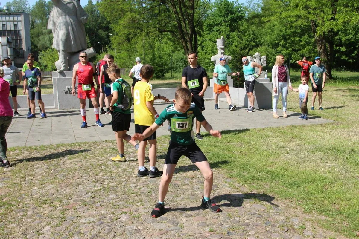 6. Bieg Pamięci Absolwentów Szkoły Podchorążych Piechoty. Kiedy sport spotyka historię... (zdjęcia)