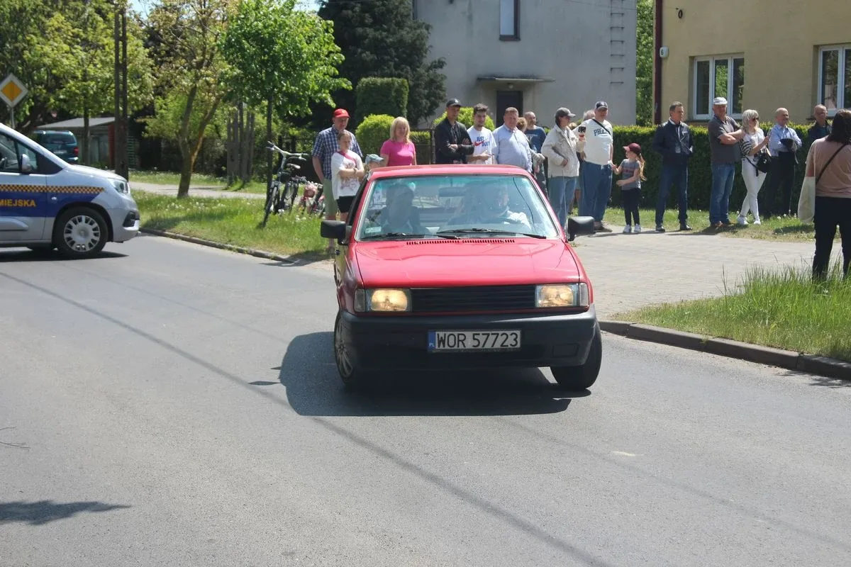 Magia dawnych czasów ożyła! Zlot samochodów klasycznych i zabytkowych w Ostrowi Mazowieckiej (zdjęcia)