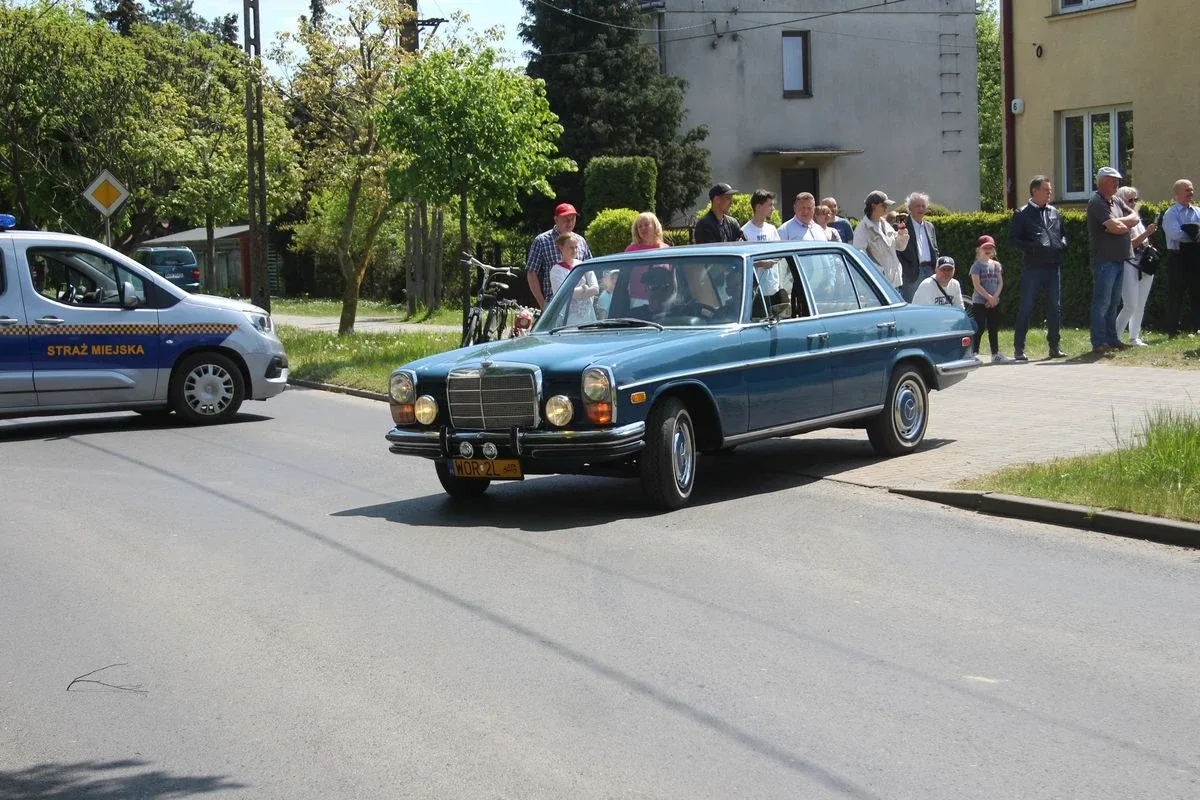 Magia dawnych czasów ożyła! Zlot samochodów klasycznych i zabytkowych w Ostrowi Mazowieckiej (zdjęcia)