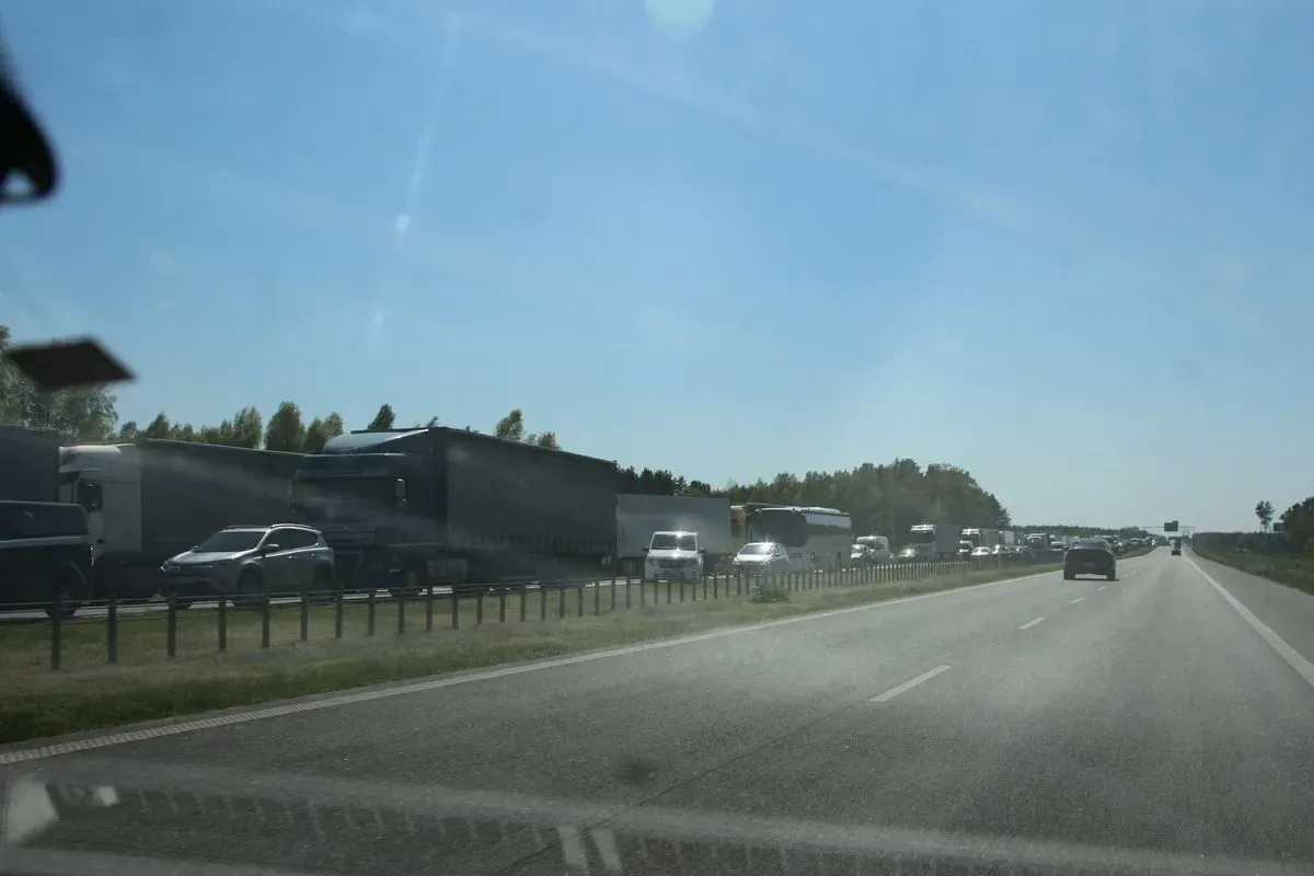 Dramatyczny wypadek na trasie S8! Jeden z kierowców zakleszczony w pojeździe (zdjęcia)
