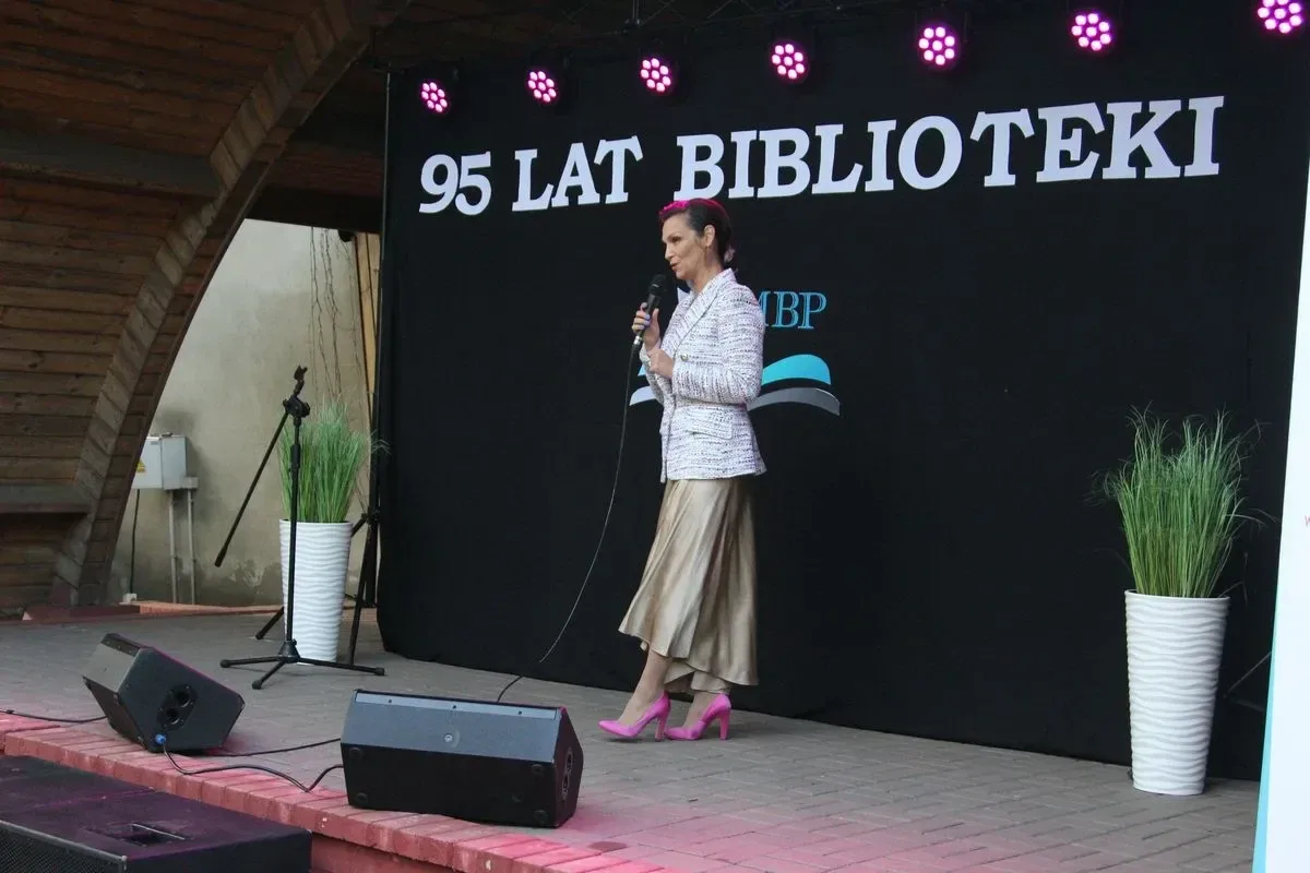 Olga Bończyk zaserwowała niezapomniany koncert z okazji jubileuszu 95-lecia biblioteki! (zdjęcia, wideo)