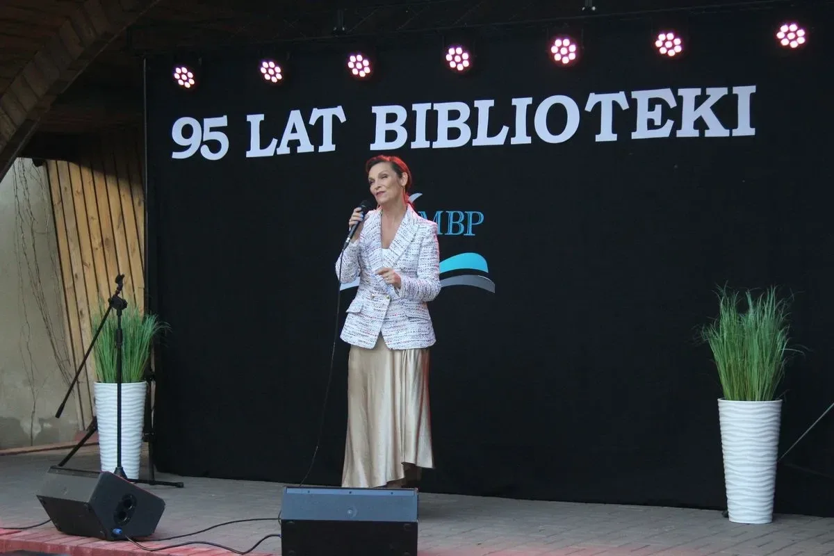 Olga Bończyk zaserwowała niezapomniany koncert z okazji jubileuszu 95-lecia biblioteki! (zdjęcia, wideo)