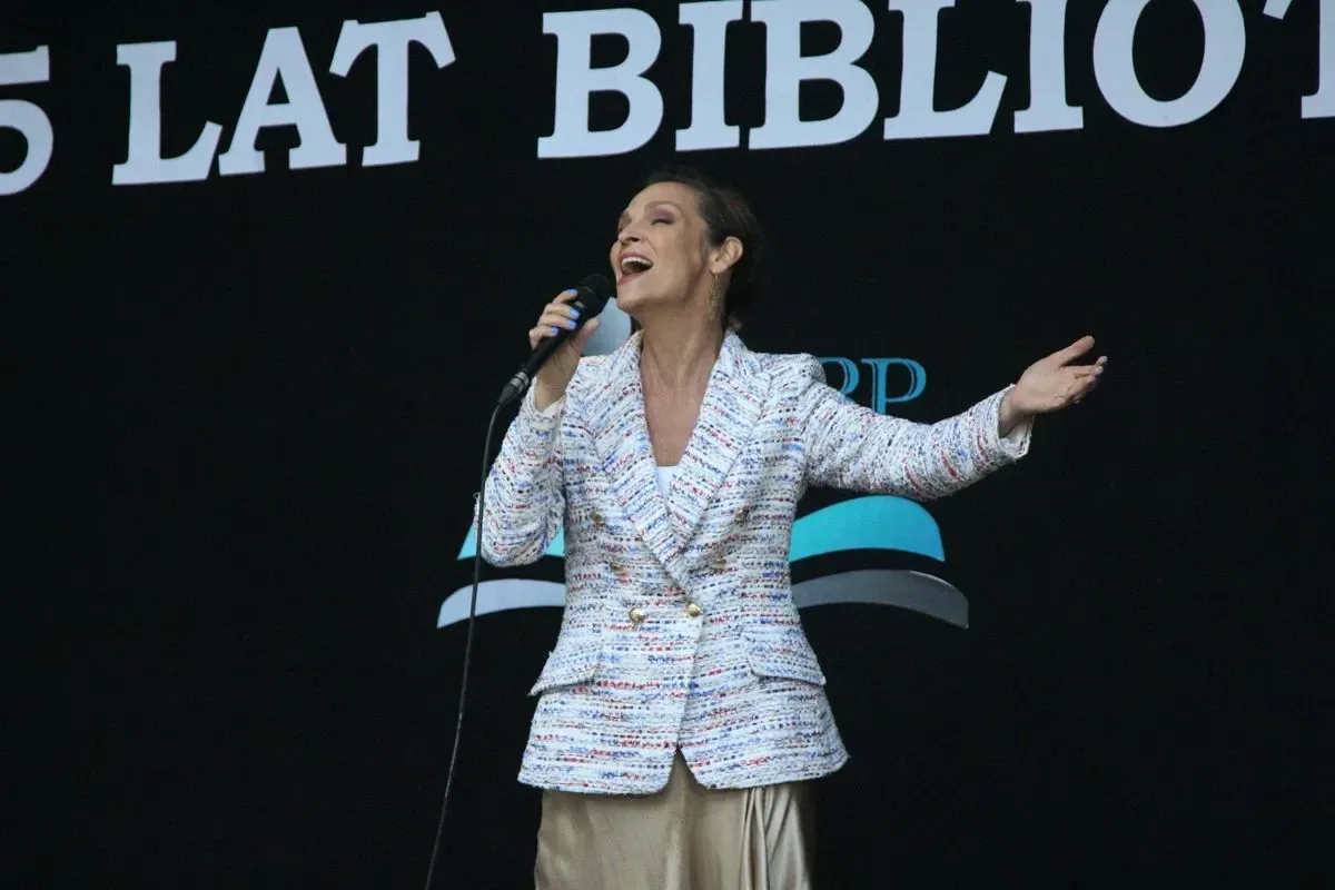 Olga Bończyk zaserwowała niezapomniany koncert z okazji jubileuszu 95-lecia biblioteki! (zdjęcia, wideo)