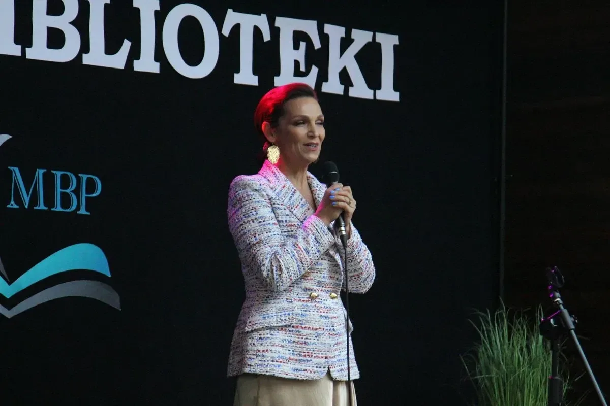 Olga Bończyk zaserwowała niezapomniany koncert z okazji jubileuszu 95-lecia biblioteki! (zdjęcia, wideo)