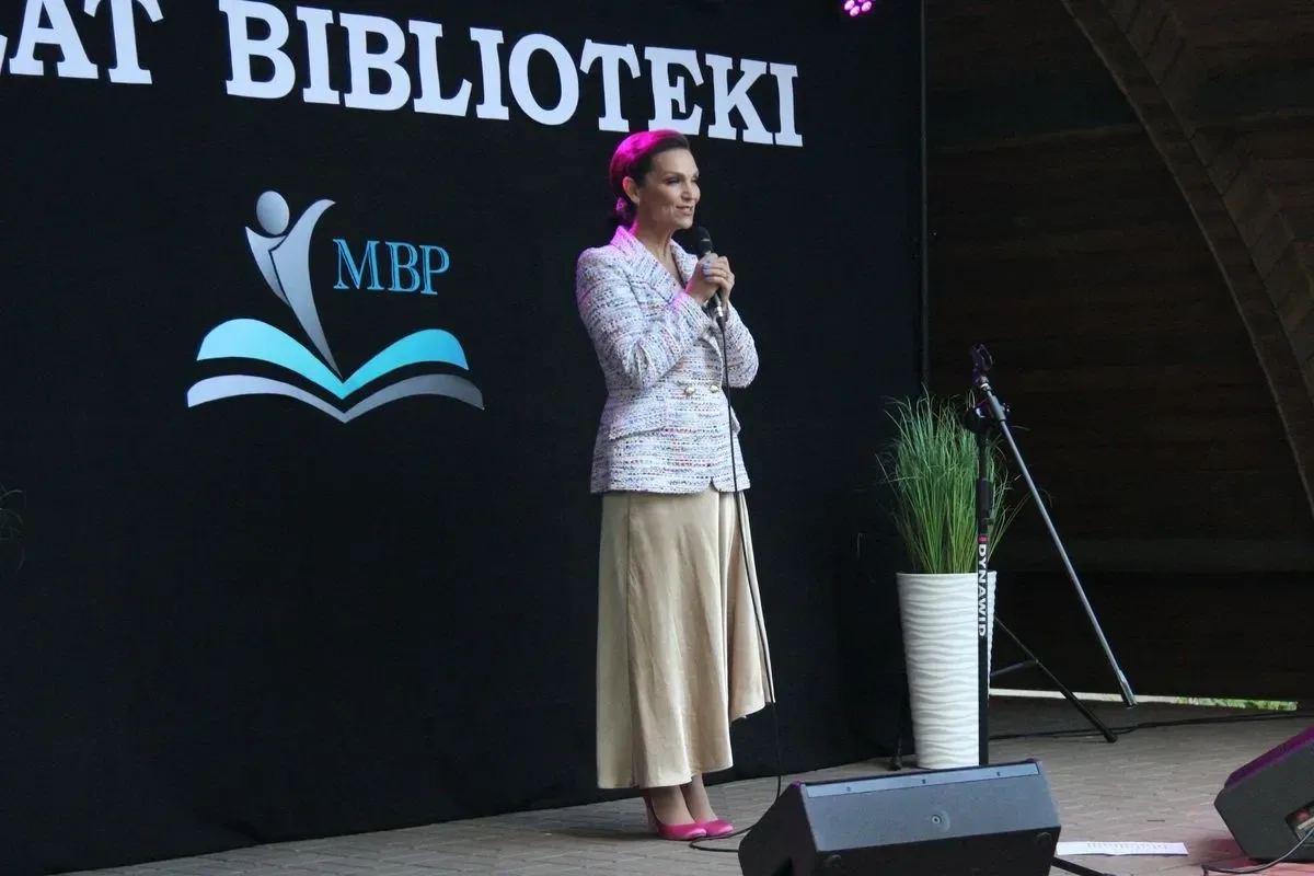 Olga Bończyk zaserwowała niezapomniany koncert z okazji jubileuszu 95-lecia biblioteki! (zdjęcia, wideo)