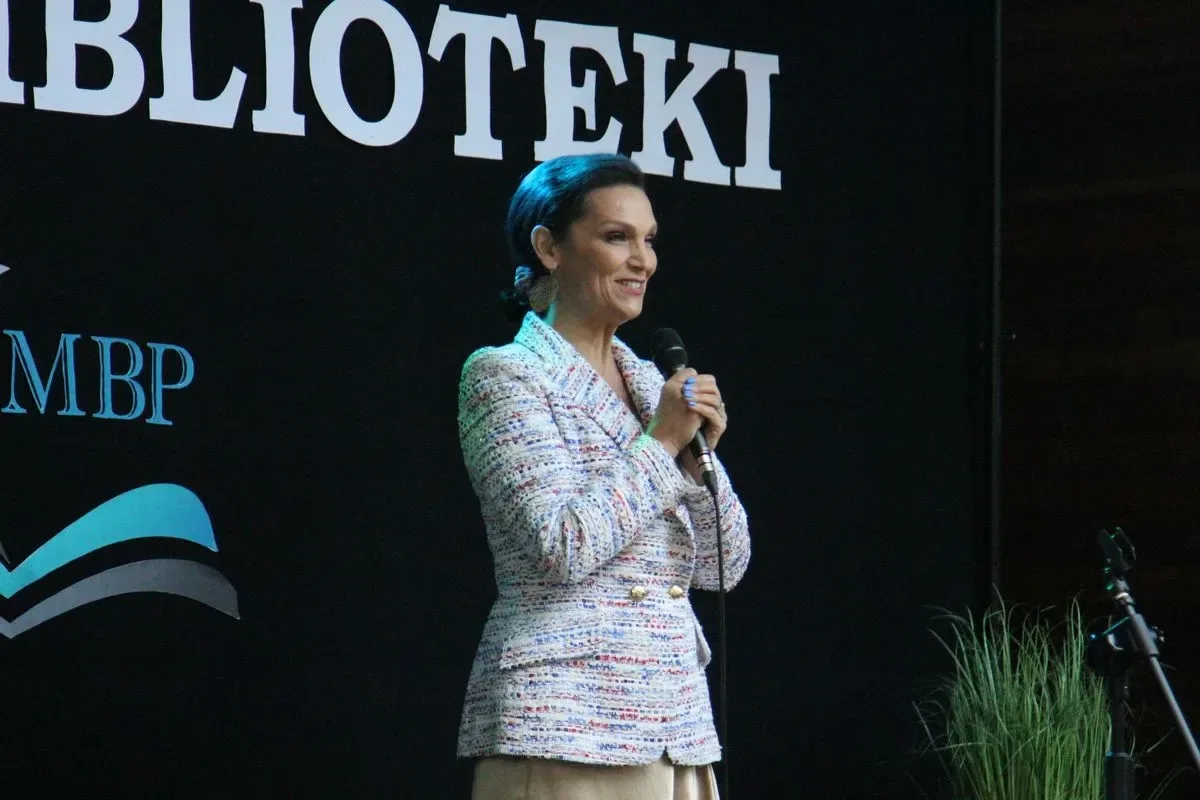 Olga Bończyk zaserwowała niezapomniany koncert z okazji jubileuszu 95-lecia biblioteki! (zdjęcia, wideo)