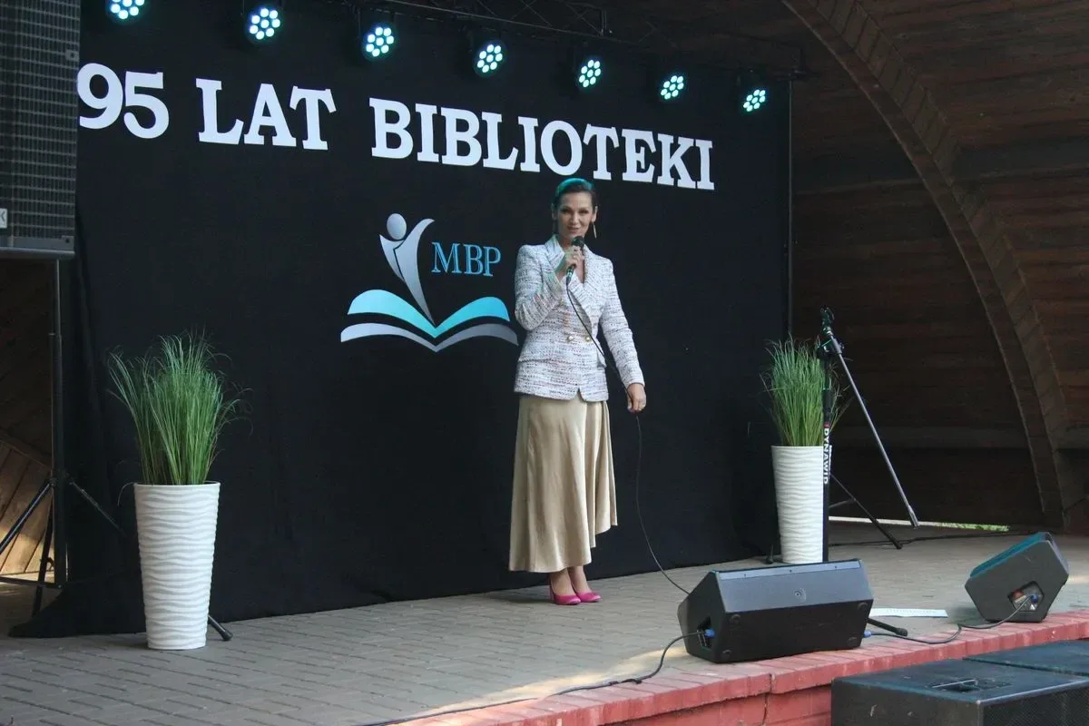 Olga Bończyk zaserwowała niezapomniany koncert z okazji jubileuszu 95-lecia biblioteki! (zdjęcia, wideo)